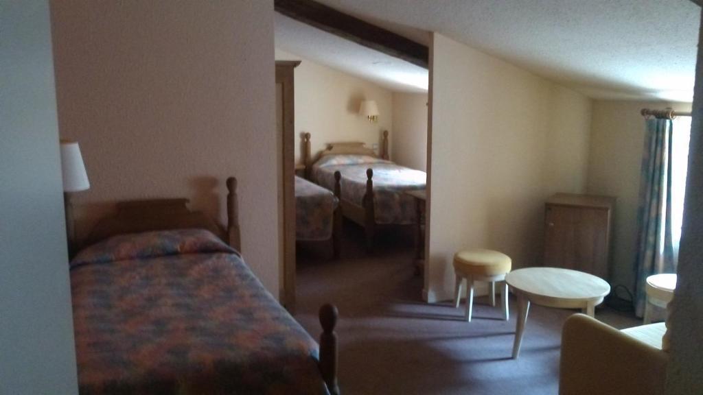 La Fleur De Lys Hotel Cormatin Bagian luar foto