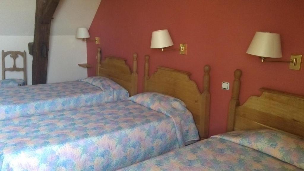 La Fleur De Lys Hotel Cormatin Bagian luar foto