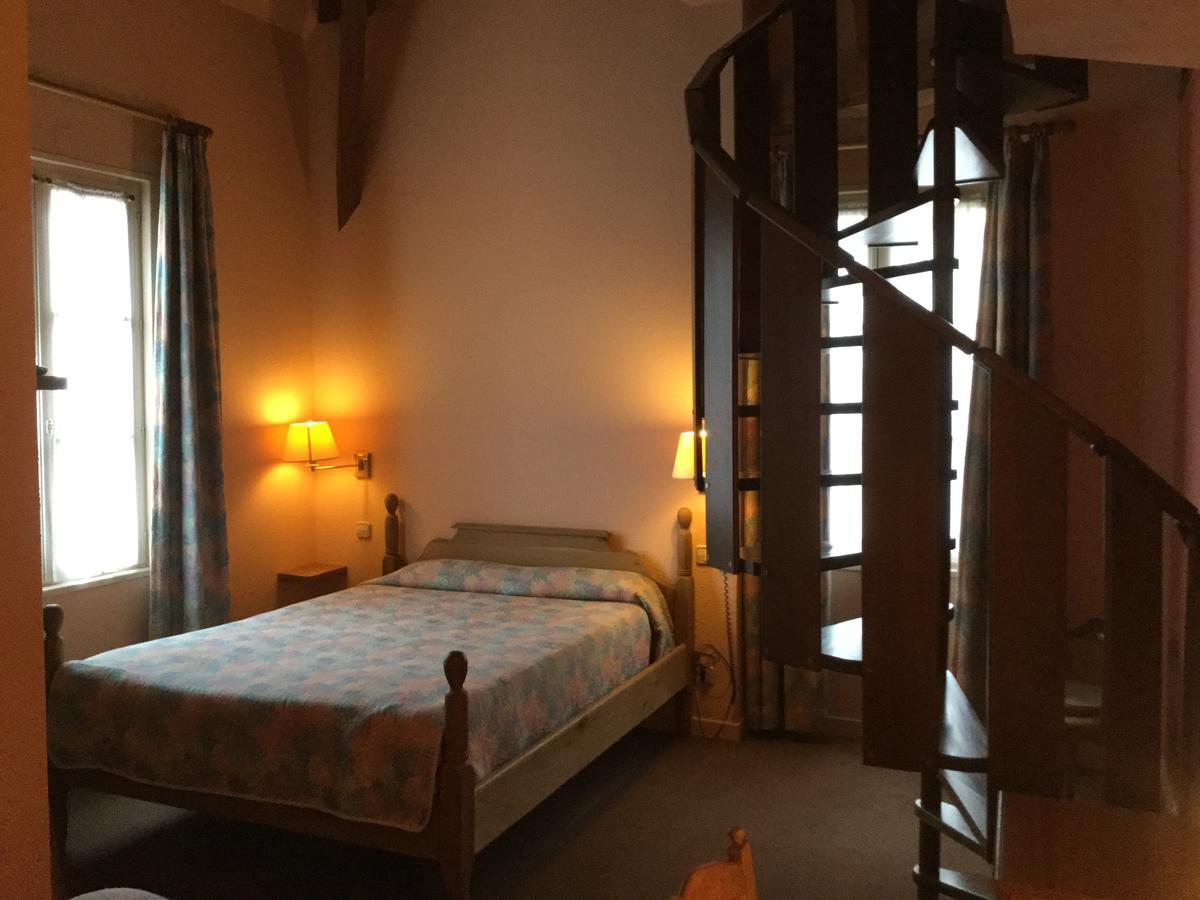 La Fleur De Lys Hotel Cormatin Bagian luar foto