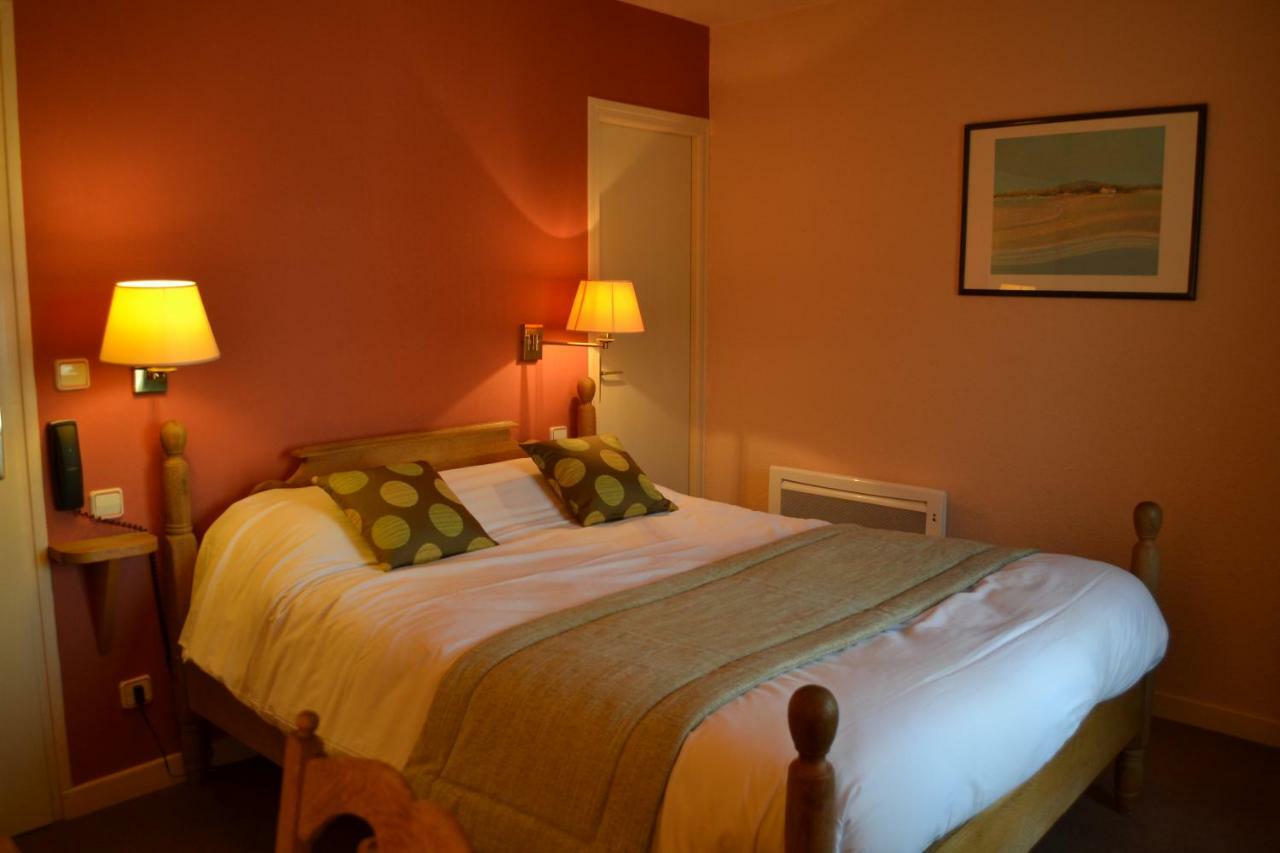 La Fleur De Lys Hotel Cormatin Bagian luar foto